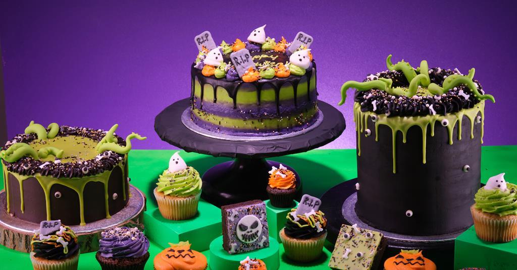 cake dump!!!! here's a bunch of cakes i've made recently 🥳🎂 should i do a  cupcake dump next? : r/cakedecorating