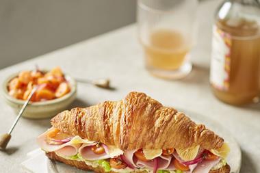Croissant-sandwich-jambon-cheddar resized
