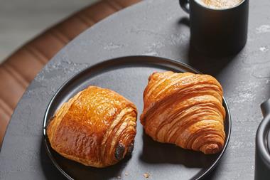 Bridor - Arty pain au chocolat and croissant - 2100x1400