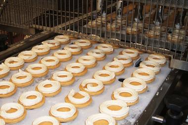 EPP - Cakes topped using Dojatec machinery - 2100x1400