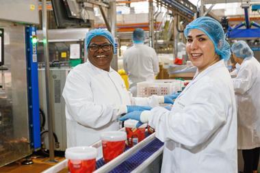 Premier Foods - Workers on a production line for Mr Kipling Cake Bites Tubs - 2100x1400