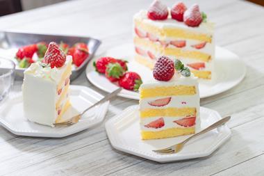 Strawberry & cream cake