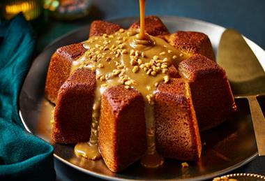 Salted banoffee star dessert with salted caramel sauce being poured over it