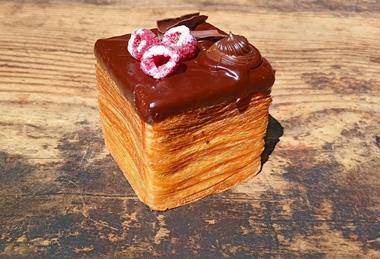 M's Bakery Cube Croissant  3200x1800