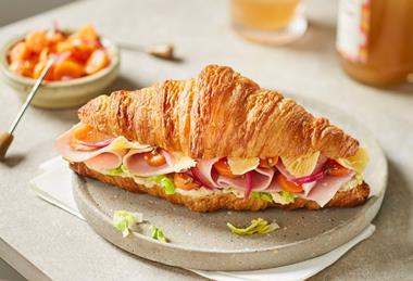 Croissant-sandwich-jambon-cheddar resized