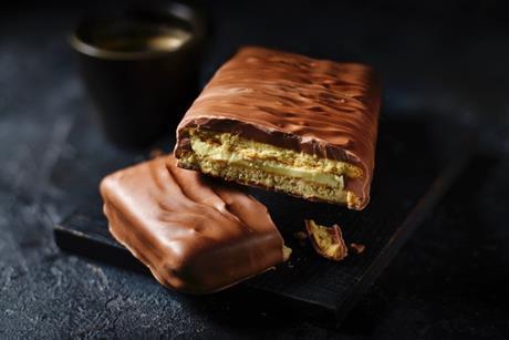 M&S - Giant Outrageously Chocolately Custard Cream - 2100x1400