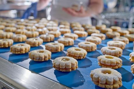 Sandwich biscuits on a manufacturing line