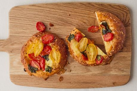 Gail's - Cheese, Tomato & Basil Savoury Bun - 2100x1400