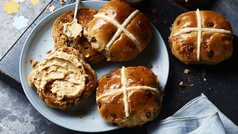 M&S Golden Blond Chocolate & Salted Caramel Hot Cross Buns, 260g - £1.65 or 2 for £2.50