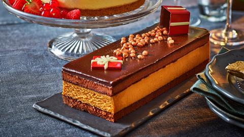 Tesco Finest Blonde Chocolate Christmas Present Torte Bar