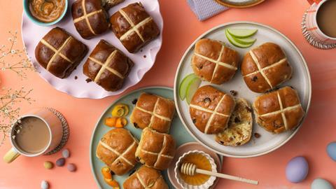 1 Sainsbury's Taste The Difference Hot Cross Buns  3200x1800