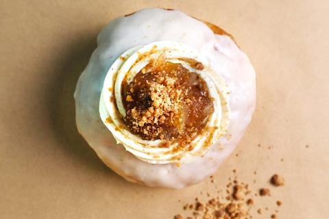 Crosstown - Pudding Spoon Apple Crumble doughnut - 2100x1400