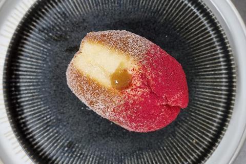 Pipp & Co - Vegan rhubarb & ginger doughnut - 2100x1400