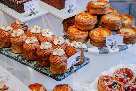 Heidi - Muffins and croissants - 2100x1400