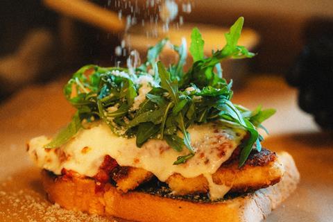 Little Vic's - Preparing sandwiches  - 2100x1400