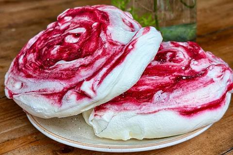 Bridge Baker - Giant meringues - 2100x1400