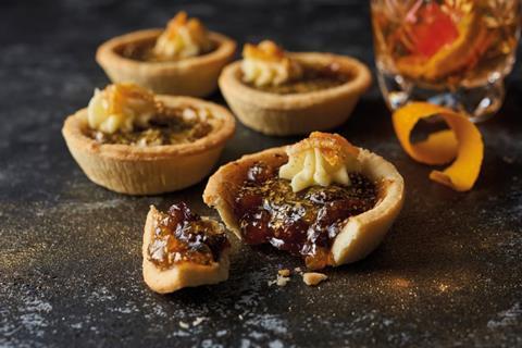 Irresistible Old Fashioned Clementine Buttercream Mince Pies 4s