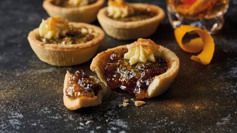 Irresistible Old Fashioned Clementine Buttercream Mince Pies 4s