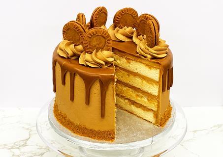 Celebration cake made with Dawn Foods' Caramelised Biscuit Fudge Icing  2100x1482