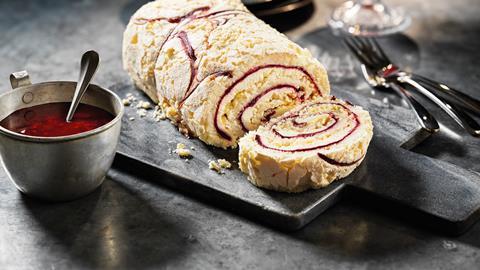 Tesco Finest Berry & Chantilly Roulade - 3200x1800