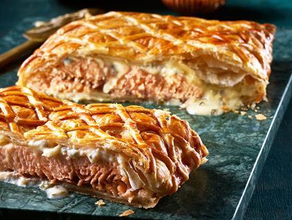 Asda Exceptional Champagne & Vintage Chedder Scottish Salmon en Croute  1329x1003