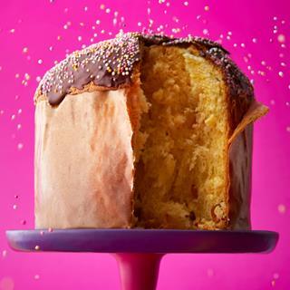 Waitrose_MediaEditSpring2023_EasterChocolateOrangePanettone_CUT_HIGH