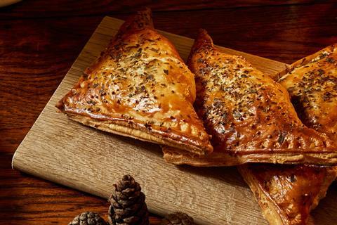 Gail's - Turkey, Chestnut & Ham Hand Pie - 2100x1400