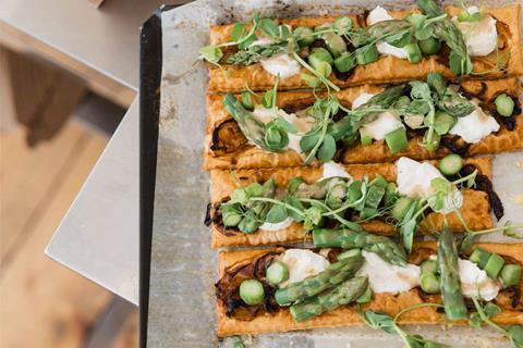 Ems & Co. - Asparagus pastry - 2100x1400