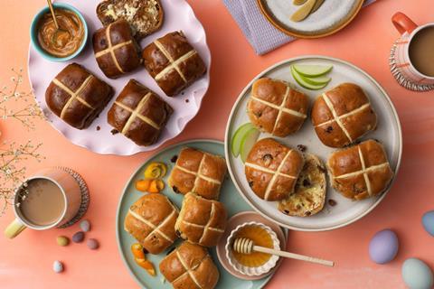 1 Sainsbury's Taste The Difference Hot Cross Buns  2100x1400