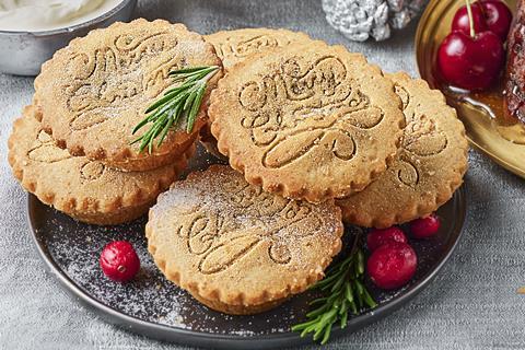 26 Tesco Finest Rich Plum & Port Mince Pies - 2100x1400