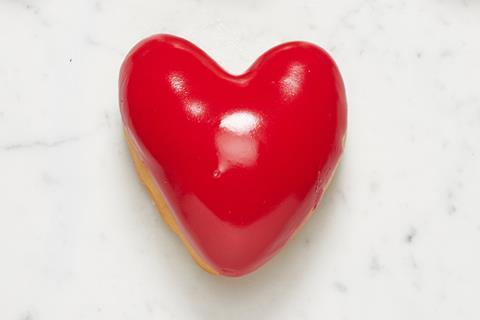 Dum Dum Donuts - Heart shaped doughnut - 2100x1400