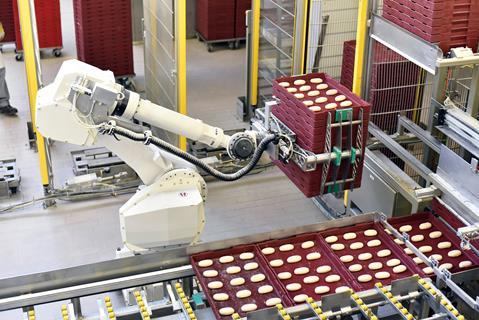 Robotic arm stacking bakery trays