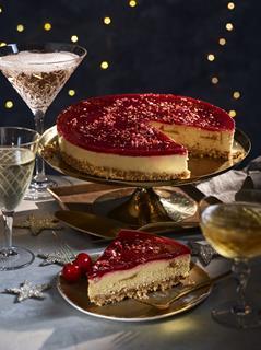 ES Amaretto & Cherry Cheesecake cut