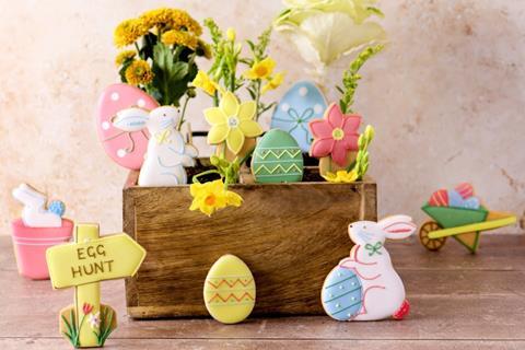 biscuiteers-easter_egg_hunt_tin_lifestyle-ref1470616 (1)