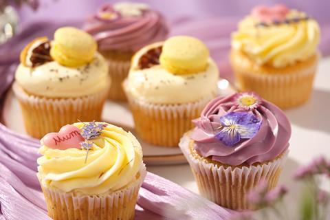 353124_lolascupcakesmothersday2025cupcakes2100x1400_57697 Bakers create cakes, macarons and more for Mother’s Day 2025