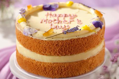 353129_lolascupcakesmothersdaycake2100x1400_731111 Bakers create cakes, macarons and more for Mother’s Day 2025