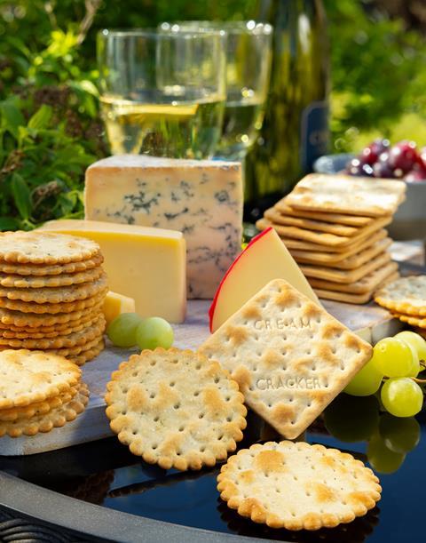 Hill Biscuits - New crackers range under the brand Simply Savoury by Hill Biscuits - 1412x1800