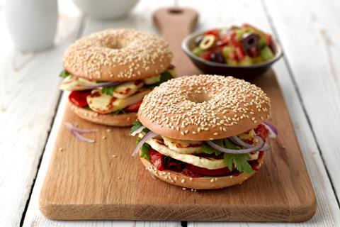 Warburtons Sesame Thin Bagels - lifestyle shot 2100x1400