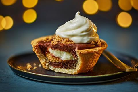 Chocolate & gingerbread tart with mallow flavoured topping