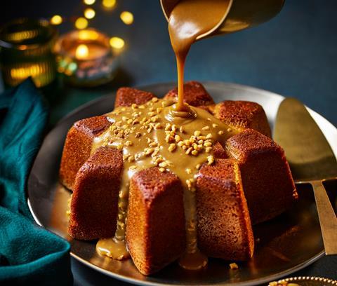 Salted banoffee star dessert with salted caramel sauce being poured over it