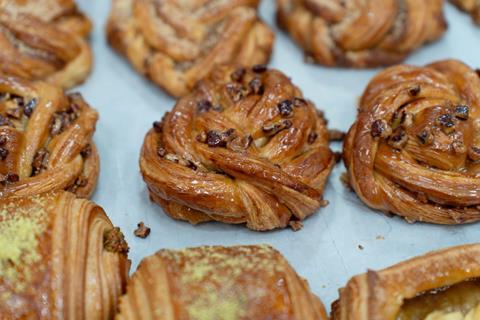 Pipp & Co - Butterscotch& Pecan Knot - 2100x1400