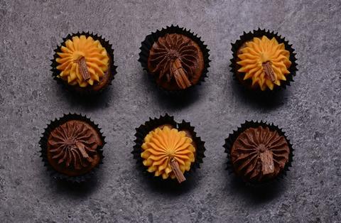 Fatherson Halloween cupcakes