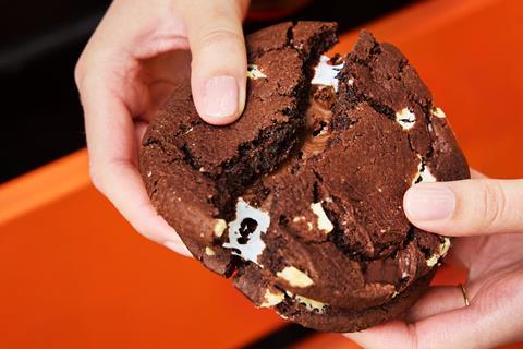 Wenzel's the Bakers - S'mores Cookie Sandwich - 2100x1400