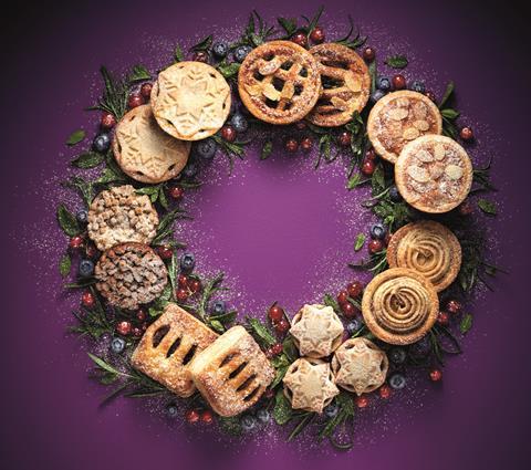 A ring of Aldi's mince pies with different toppings