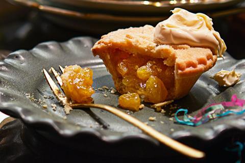 W_CHRISTMAS25_NO.1-4-GOLDEN-MINCE-PIES-WITH-LIMONCELLO_B_HIRES_LANDING