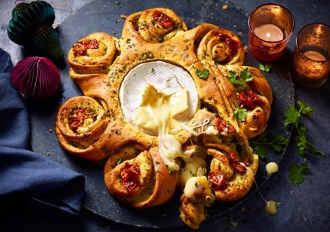 A garlic bread wreath with camembert in the middle