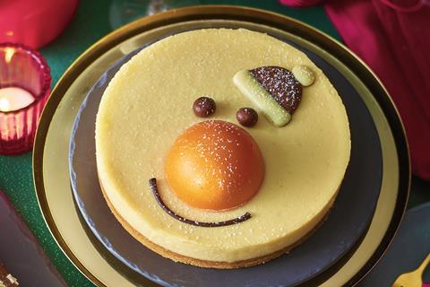 A cheesecake with snowman's face on top