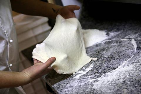 Image-6---Pizza-Chef-stretching-pizza-dough