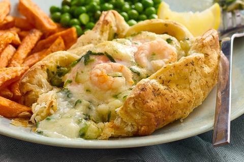 Fieldfare Salmon & Prawn Parcel with Sweet Potato Chips & Peas_serving suggestion