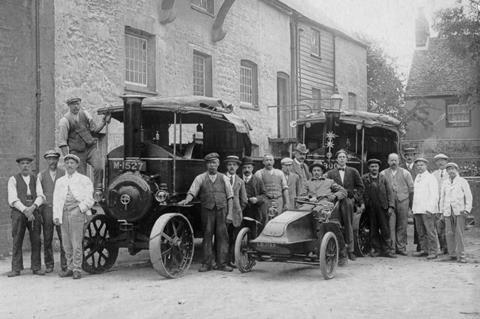 The team a Osney mill in 1911